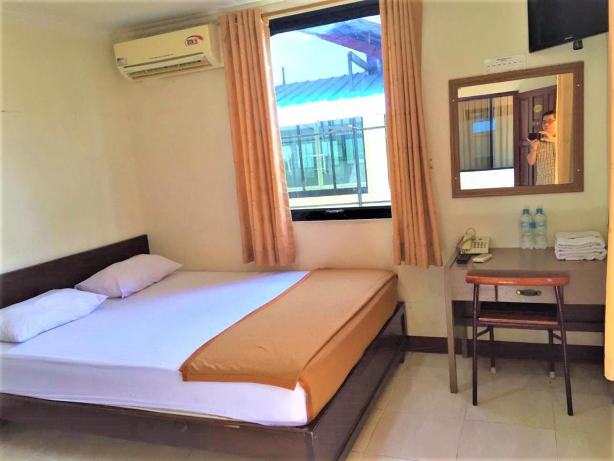 Hotel Aroma Inn Pontianak Exterior foto